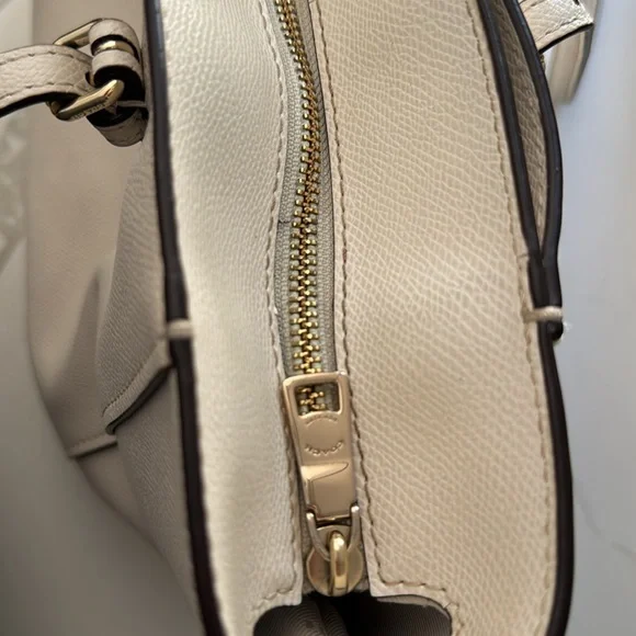 (S O L D) COACH CREAM TURNLOCK TOTE IN CROSSGRAIN LEATHER - Picture 8 of 11